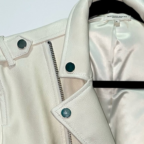 'Mistress Rocks ‘ENAMOURED'
White Vegan Leather Biker Jacket - Picture 3 of 5